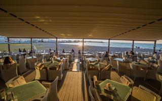 Riva beach bar, Bar