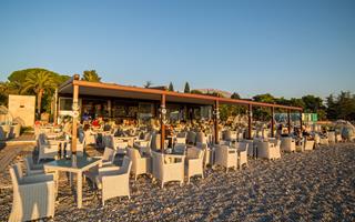 Riva beach bar, Bar